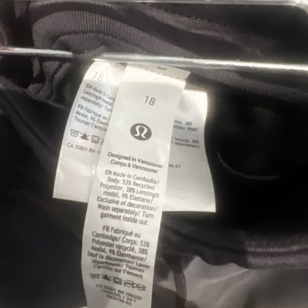lululemon Softstreme ™ HR
Straight-Leg Crop 24 - Picture 6 of 9